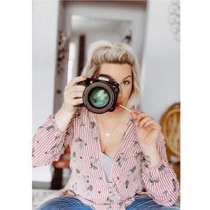 Meet your Posher, Dana